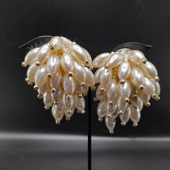 Vintage Jewelry - Vintage Faux Pearl Waterfall Clip-on Earrings, 2 1/2", Lucite Beads